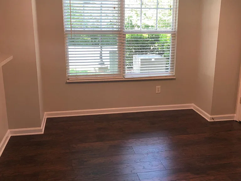 400 Flintlock Ct — Photo 3