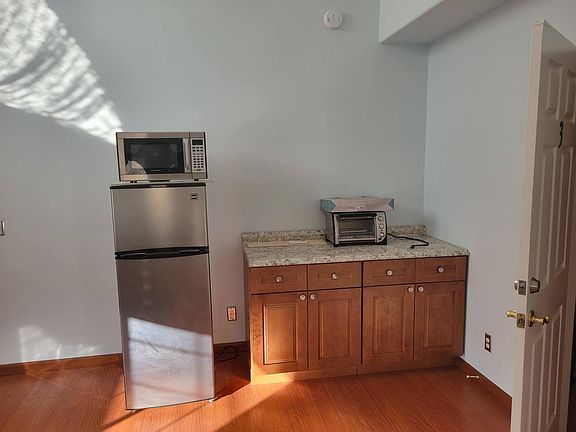 5th image of 4956 Dobkin Ave #3