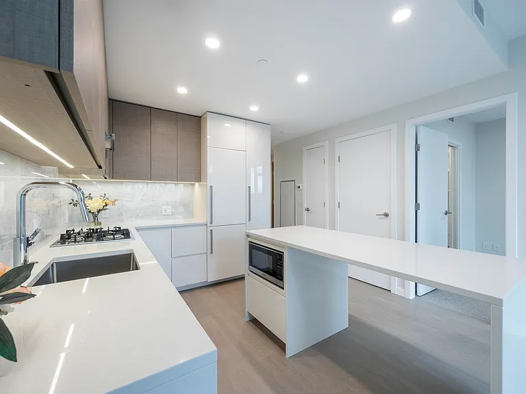 4168 Lougheed Hwy #811 — Photo 2