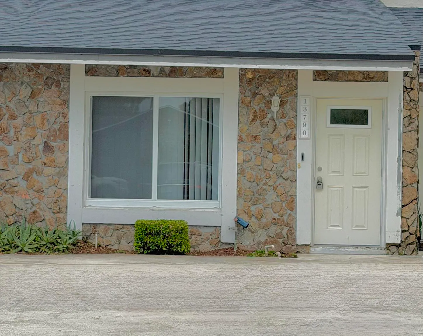 3 bed, 2.0 bath, 1660 sqft, $2,500 — Photo 2