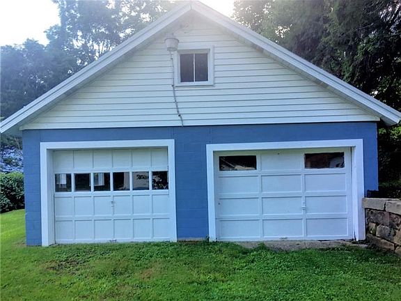 5th image of 905 Manor St