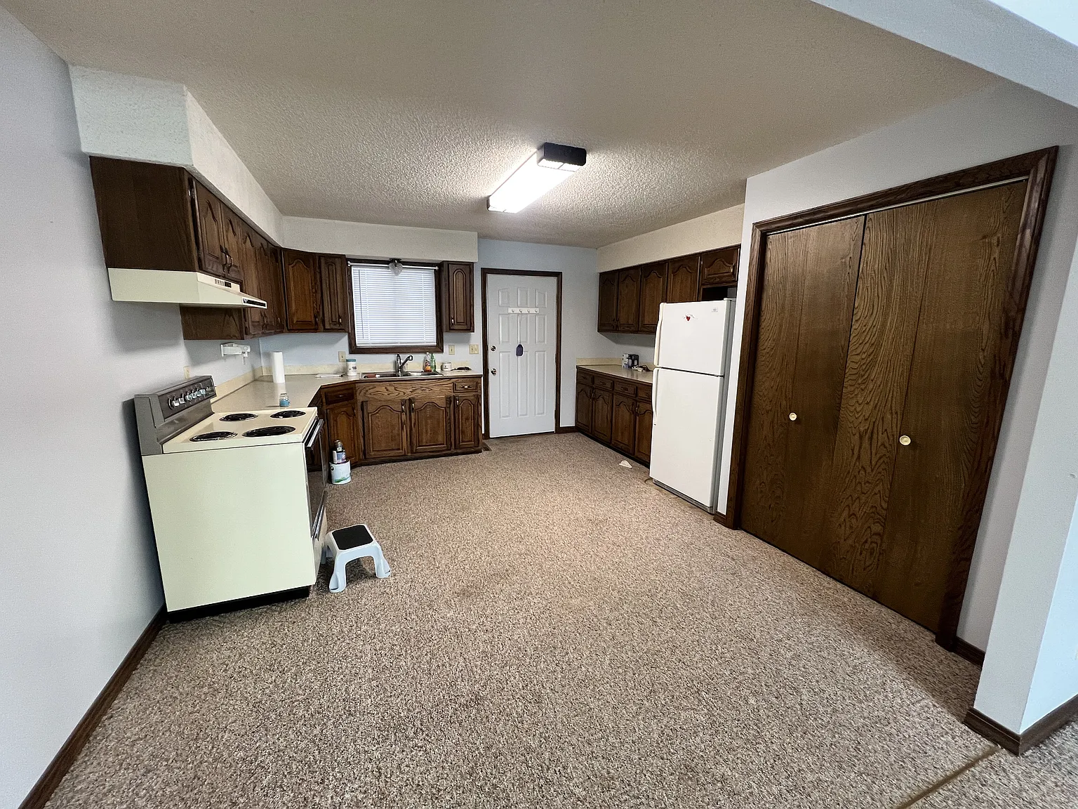 202 N Elm St — Photo 3