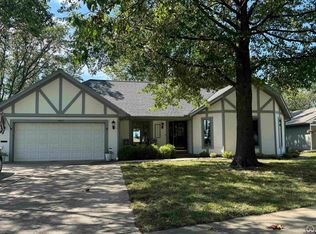 1967 SW Arrowhead Rd, Topeka, KS 66604