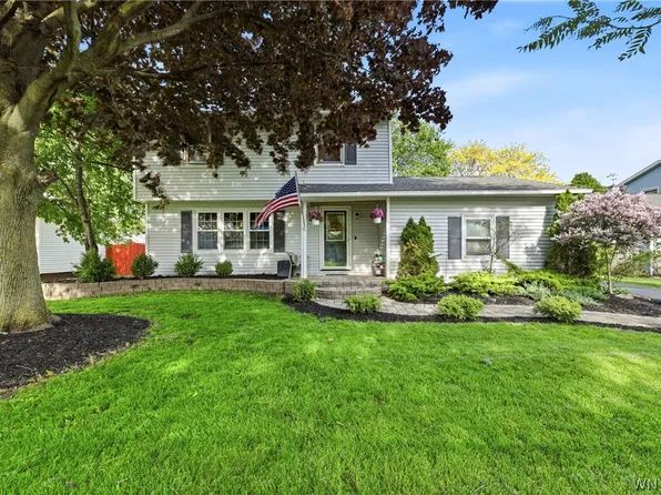 104 Park Lane Cir, Lockport, NY 14094