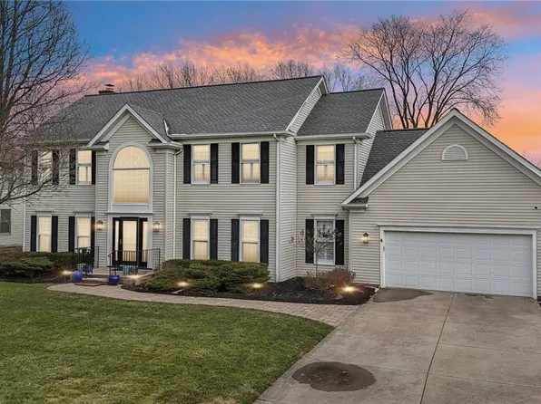 6985 Navajo Trl, Solon, OH 44139