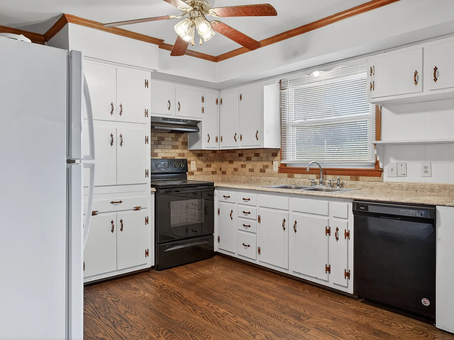 3 bed, 1.5 bath, 1461 sqft, $1,895 — Photo 3