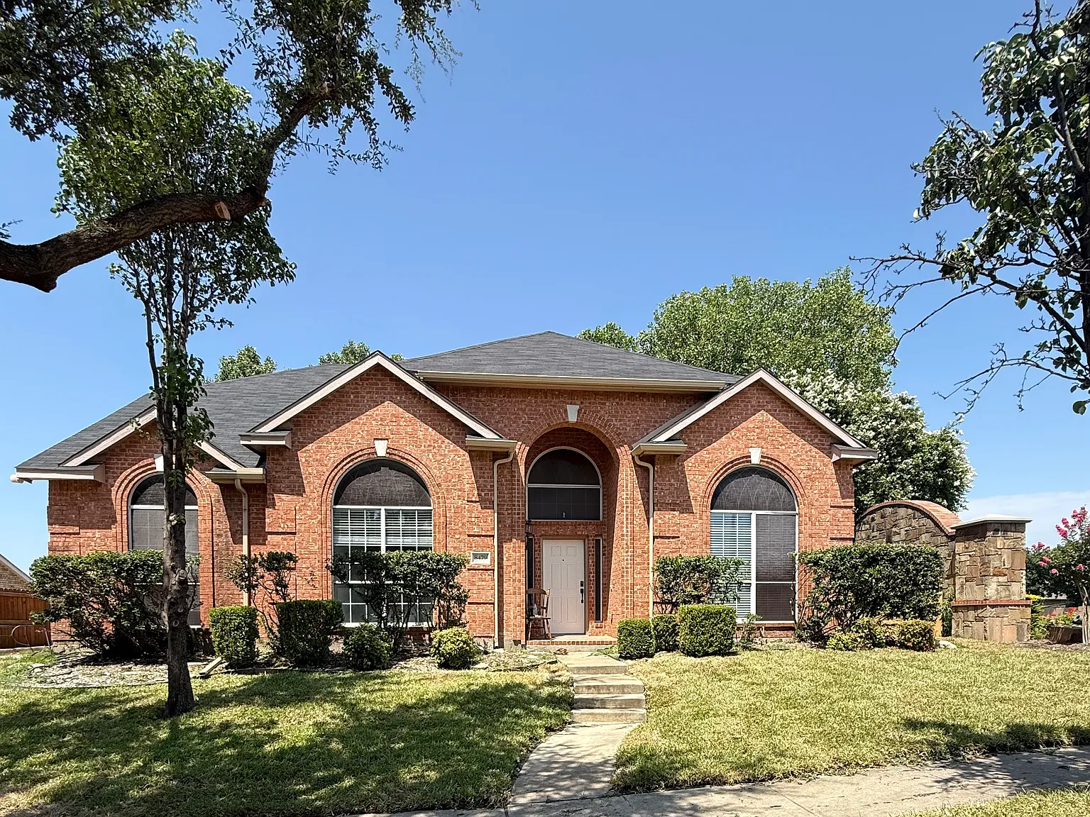 5 bed, 3967 sqft, $3,750 — Photo 1