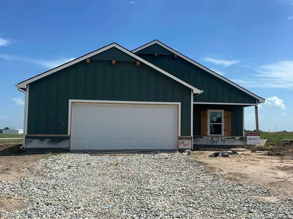 1574 N Emerald Valley Dr, Mulvane, KS 67110