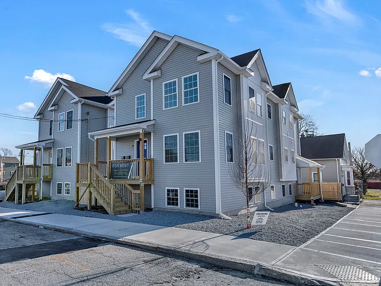 10 Anthony Ave #2 — Photo 2