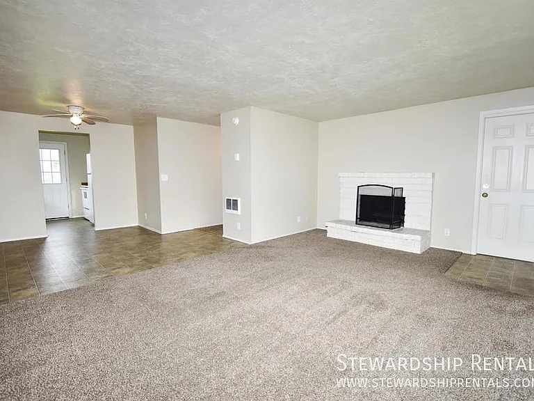 336 S 51st Pl — Photo 4
