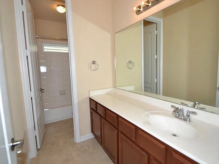 7219 Pearl Terrace Ln — Photo 10
