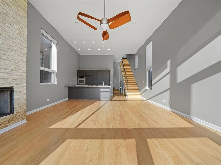 1541 N Bosworth St #4 — Photo 7