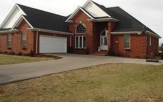 1st image of 107 Carriage Ln