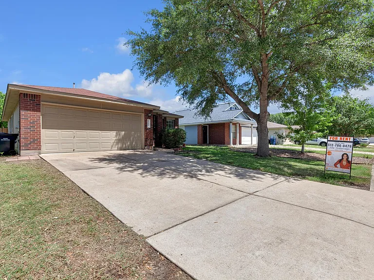 111 David Dr — Photo 2