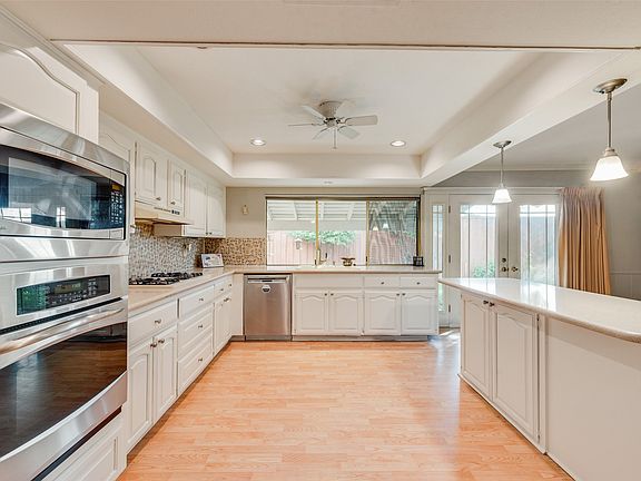 5th image of 1332 Applegate Dr