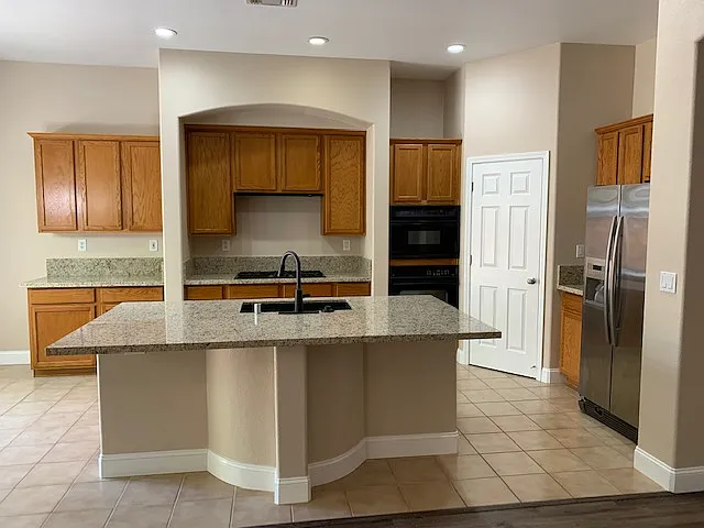 3 bed, 2436 sqft, $2,995 — Photo 4