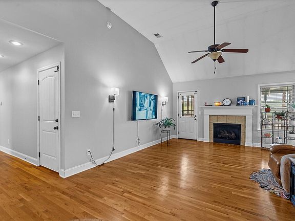 4th image of 7093 Blue Springs Rd