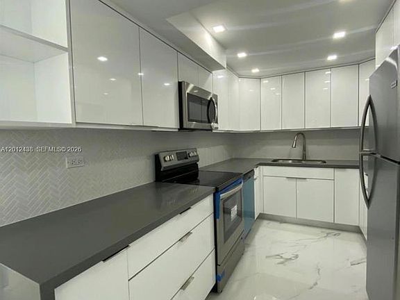 4th image of 6039 Collins Ave APT 1033