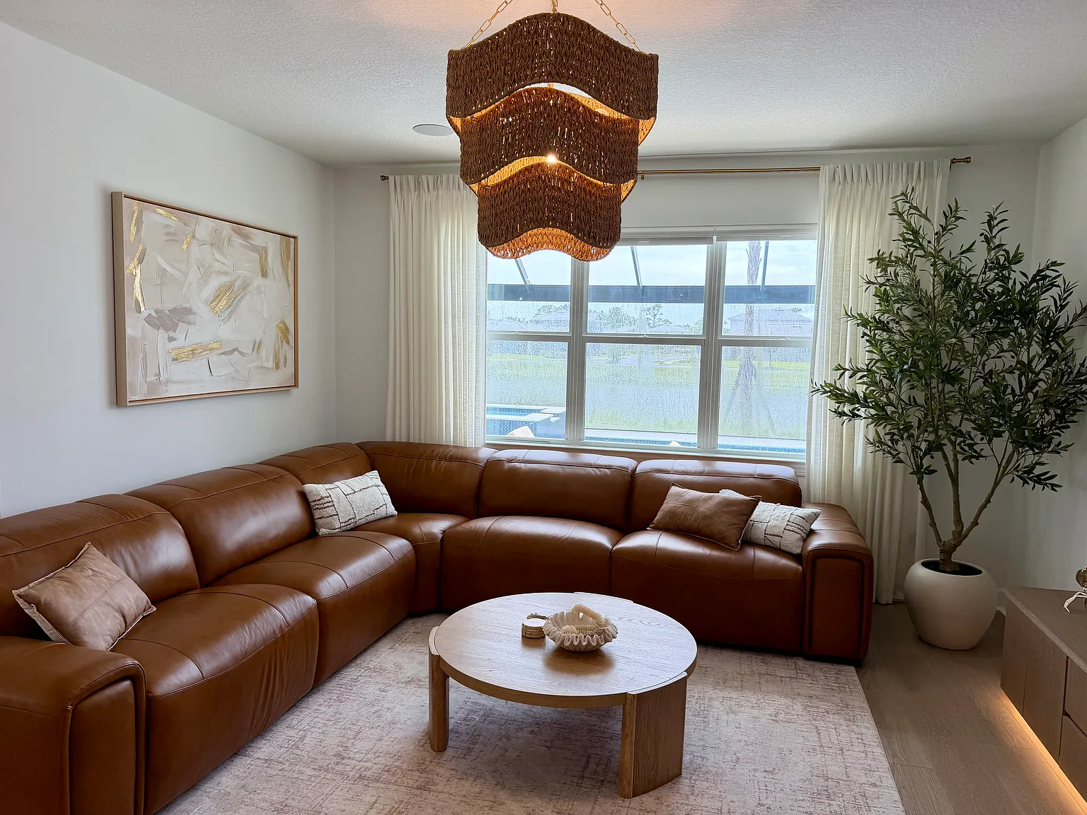 3 bed, 2284 sqft, $5,490 — Photo 4