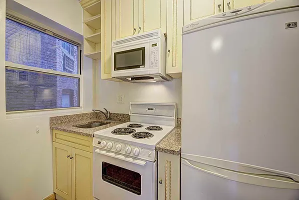 Rented by REAL New York | media 19