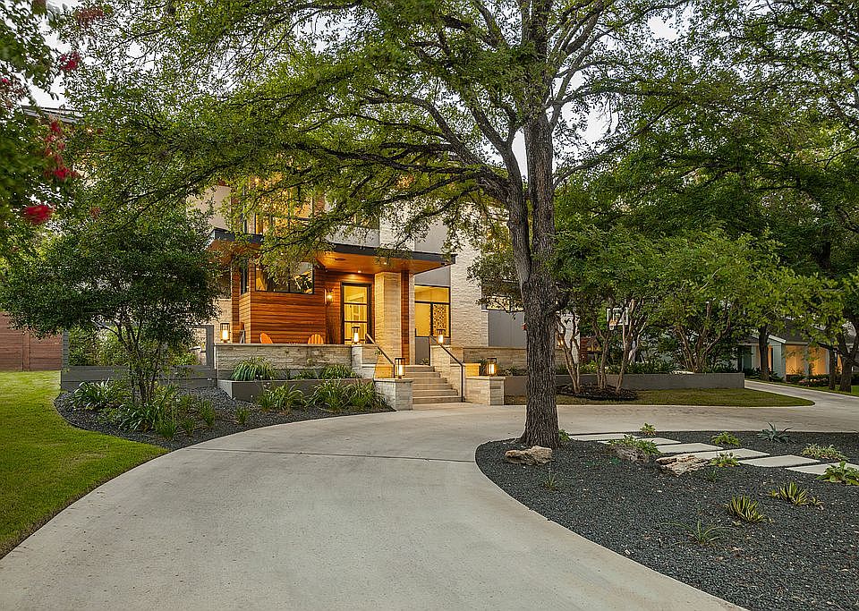 2nd image of 4913 Rollingwood Dr