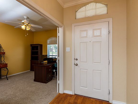 3rd image of 1121 Parkview Trl
