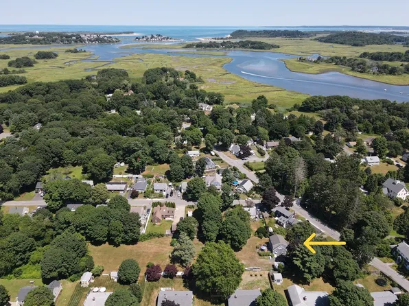 24 Newmarch St, Ipswich, MA 01938