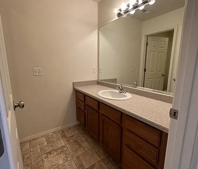 1112 Longbow Ln #G — Photo 23