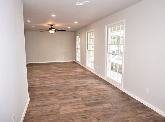 3rd image of 1010 E Corpus Christi St