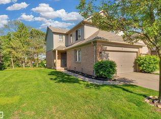4916 Royal Cove Dr, Utica, MI 48316