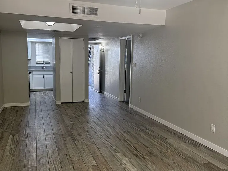 1215 E Lemon St #105 — Photo 9