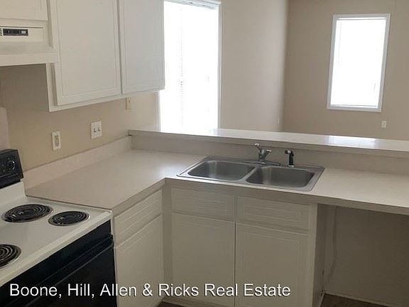 3rd image of 113 Killian Ct