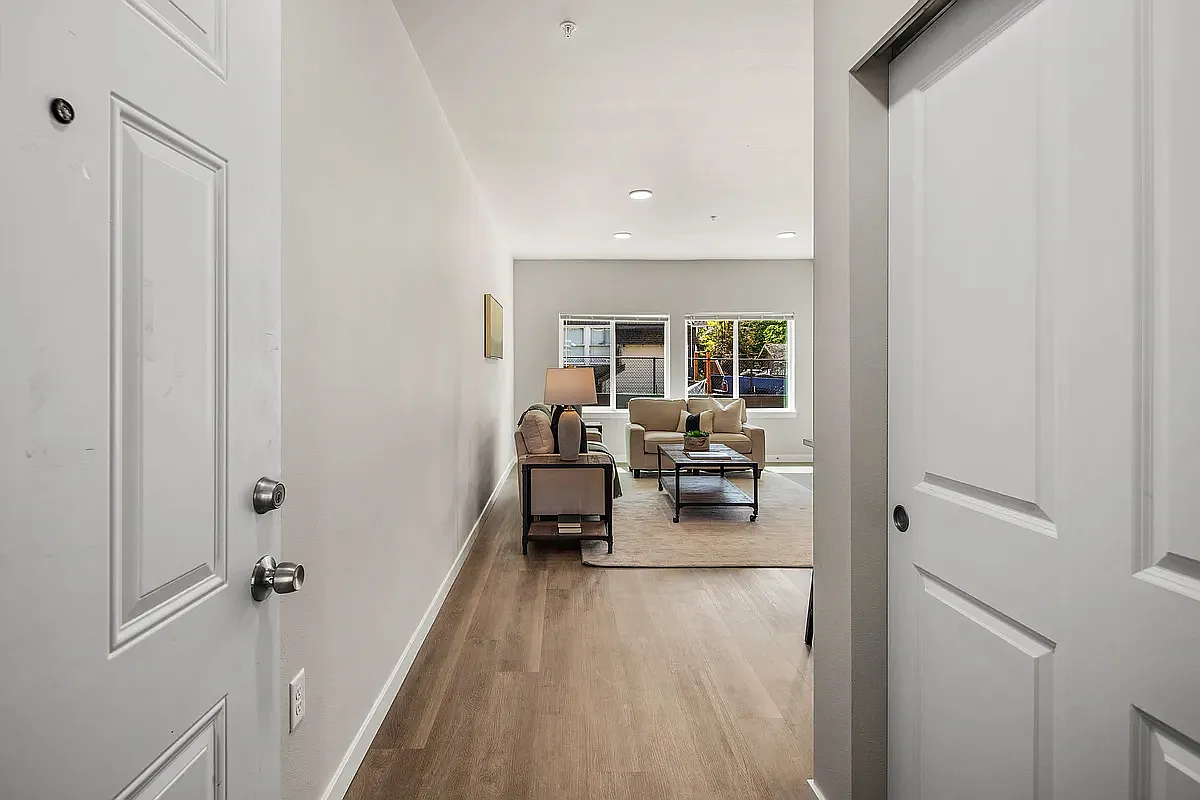 2 bed, 1100 sqft, $2,150 — Photo 3