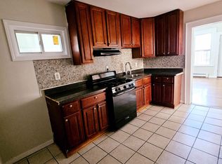 730 S 15th St #1B, Newark, NJ 07103