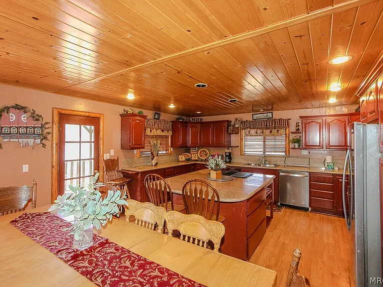 46784 Pioneertown Rd — Photo 8