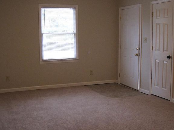 5th image of 112 Normandy Dr #B