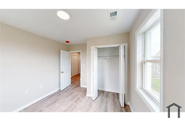 Building Photo - 2425 Alabama Ave SE #302