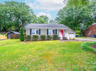 122 15th Ave NW, Hickory, NC 28601