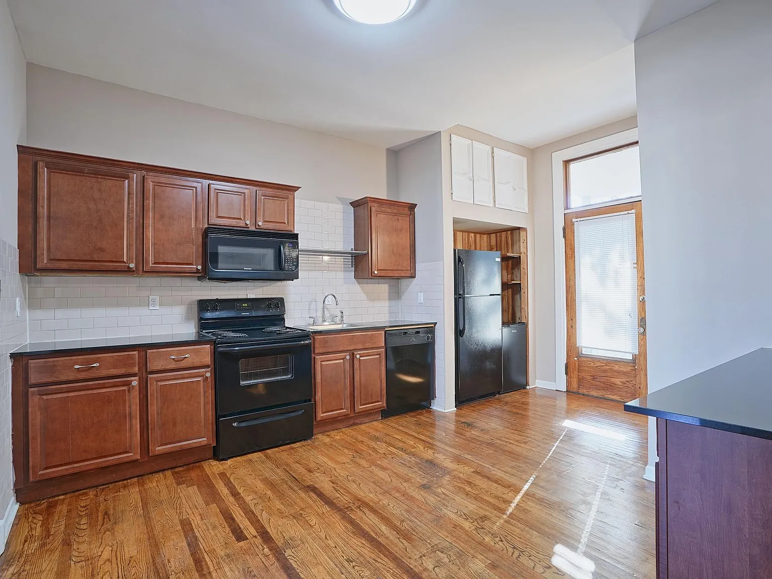 1907 Mentor Ave — Photo 3