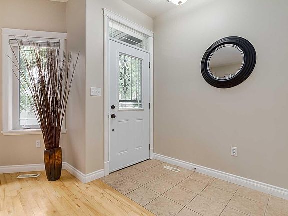 3rd image of 310 8th Ave NE