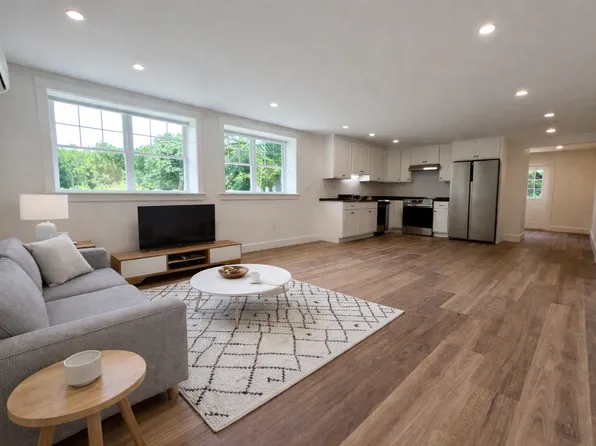 61 Old Amherst Rd #5, Sunderland, MA 01375