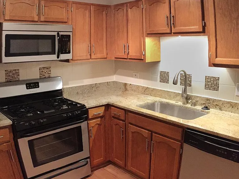 1868 Fox Run Dr #B — Photo 3