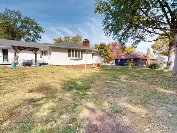 811 Ruth Ann Dr, Sedalia, MO 65301