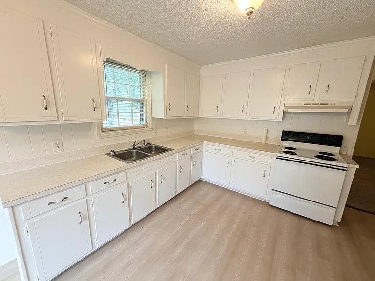 21 Golden Ct — Photo 16