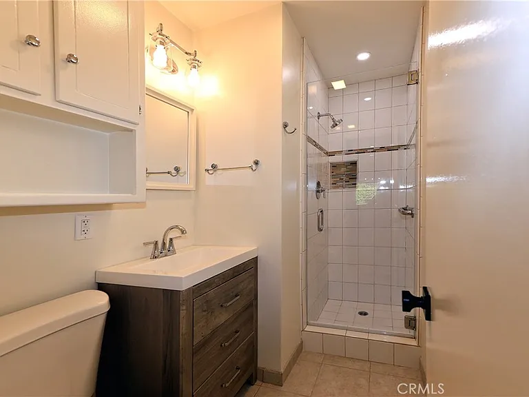 17135 Tiara St — Photo 11