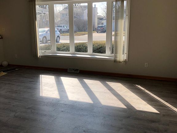 3rd image of 1126 Moorland Ave