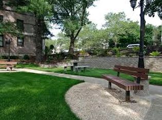 25 W Mill Dr APT 4A, Great Neck, NY