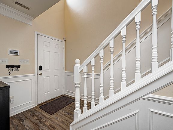 2nd image of 7851 Valley Trace Ln