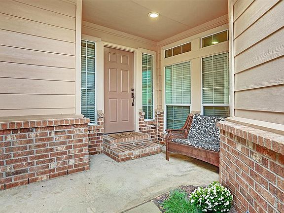 3rd image of 1738 Pepper Hill Ln