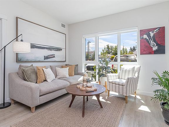 4th image of 120 Jensen Ave W #106